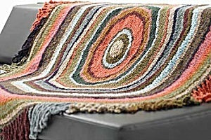Knitted Circle Throw in Lion Brand Homespun - 40222 PDF