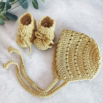 Elegant Bonnet Set