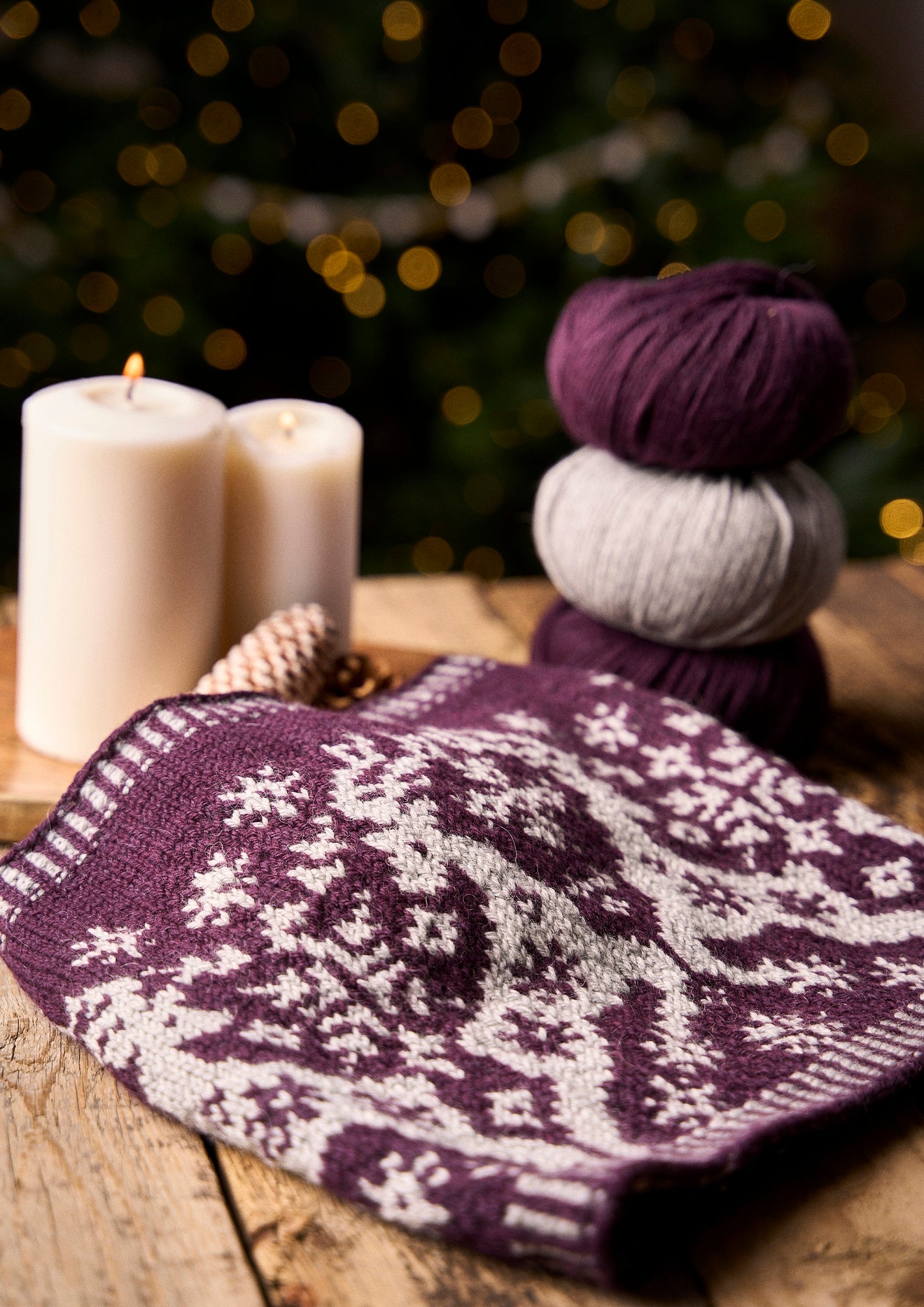 Dancing Raindeers Cowl Knitting Pattern