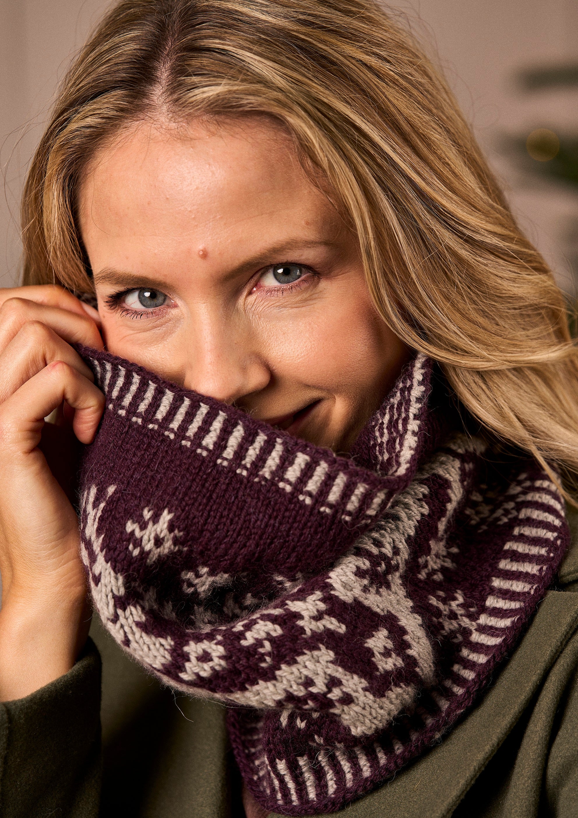 Dancing Raindeers Cowl Knitting Pattern