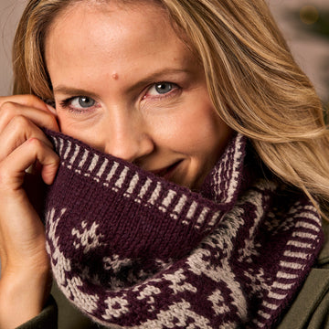Dancing Raindeers Cowl Knitting Pattern