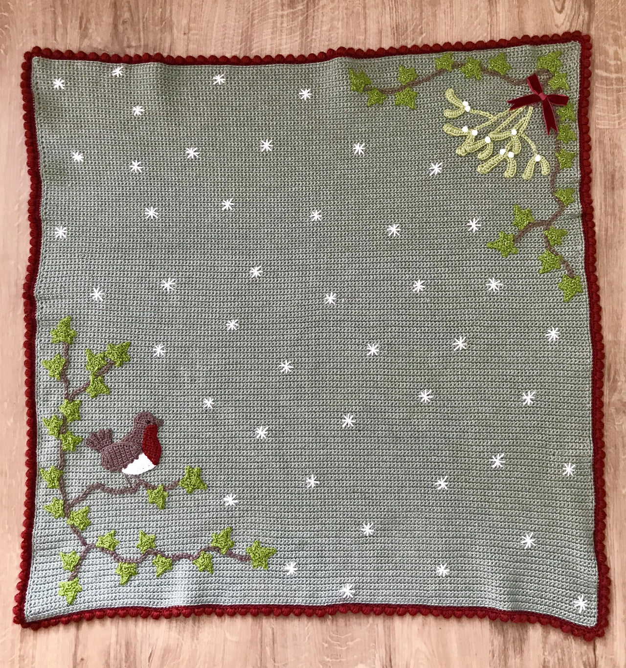 Robin and Mistletoe Christmas blanket