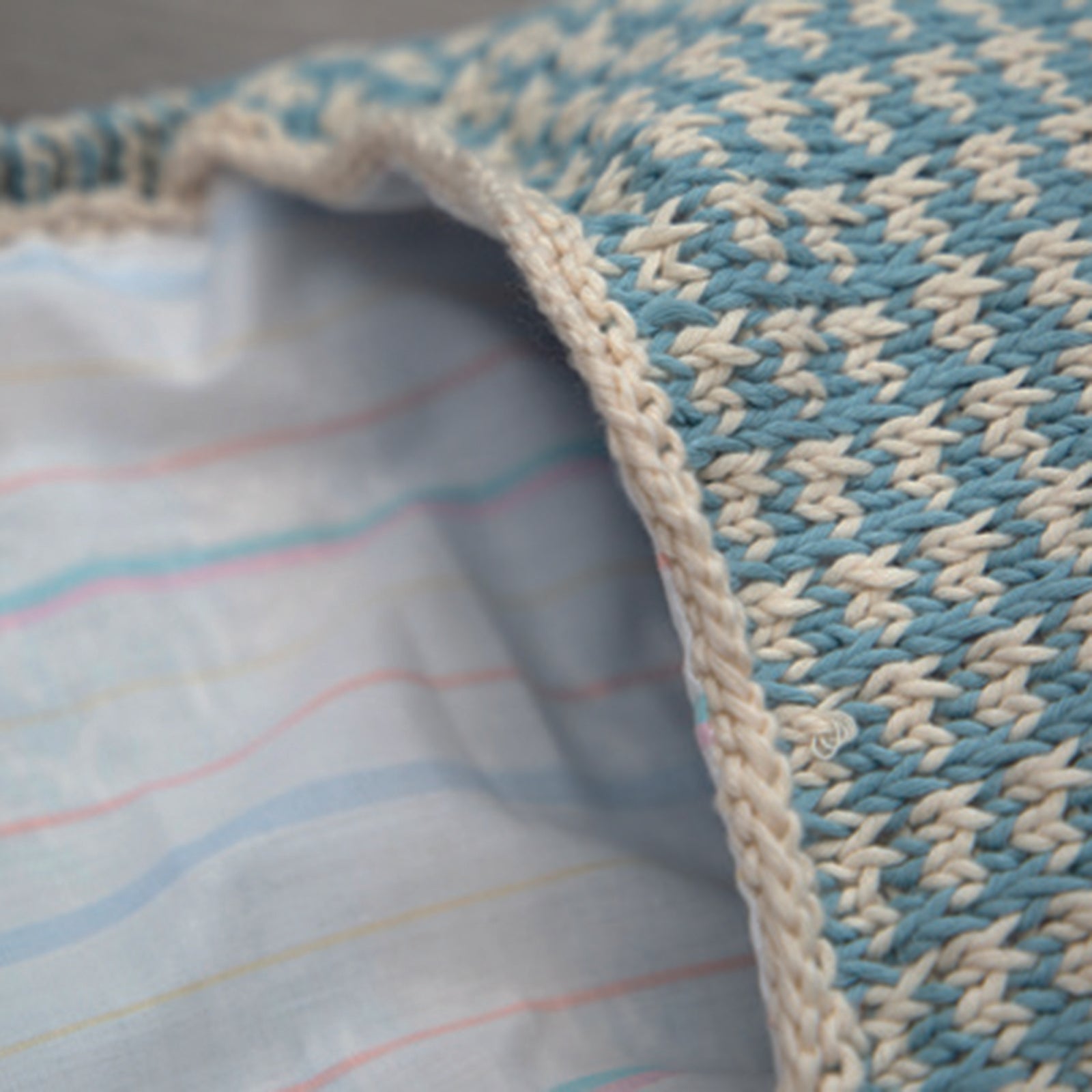 Deramores Freisland Messenger Bag Knitting Pattern