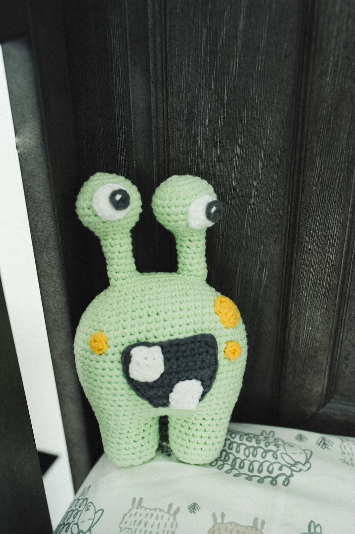 Alien Amigurumi Toy Crochet Pattern