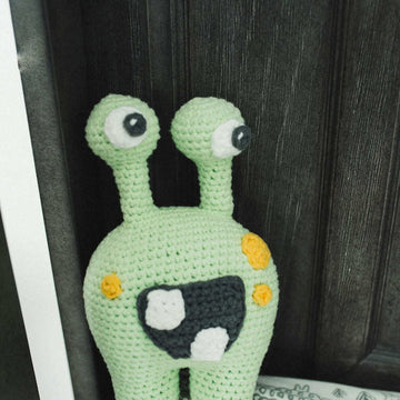 Alien Amigurumi in Lion Brand Feels Like Butta - M20413 FB PDF