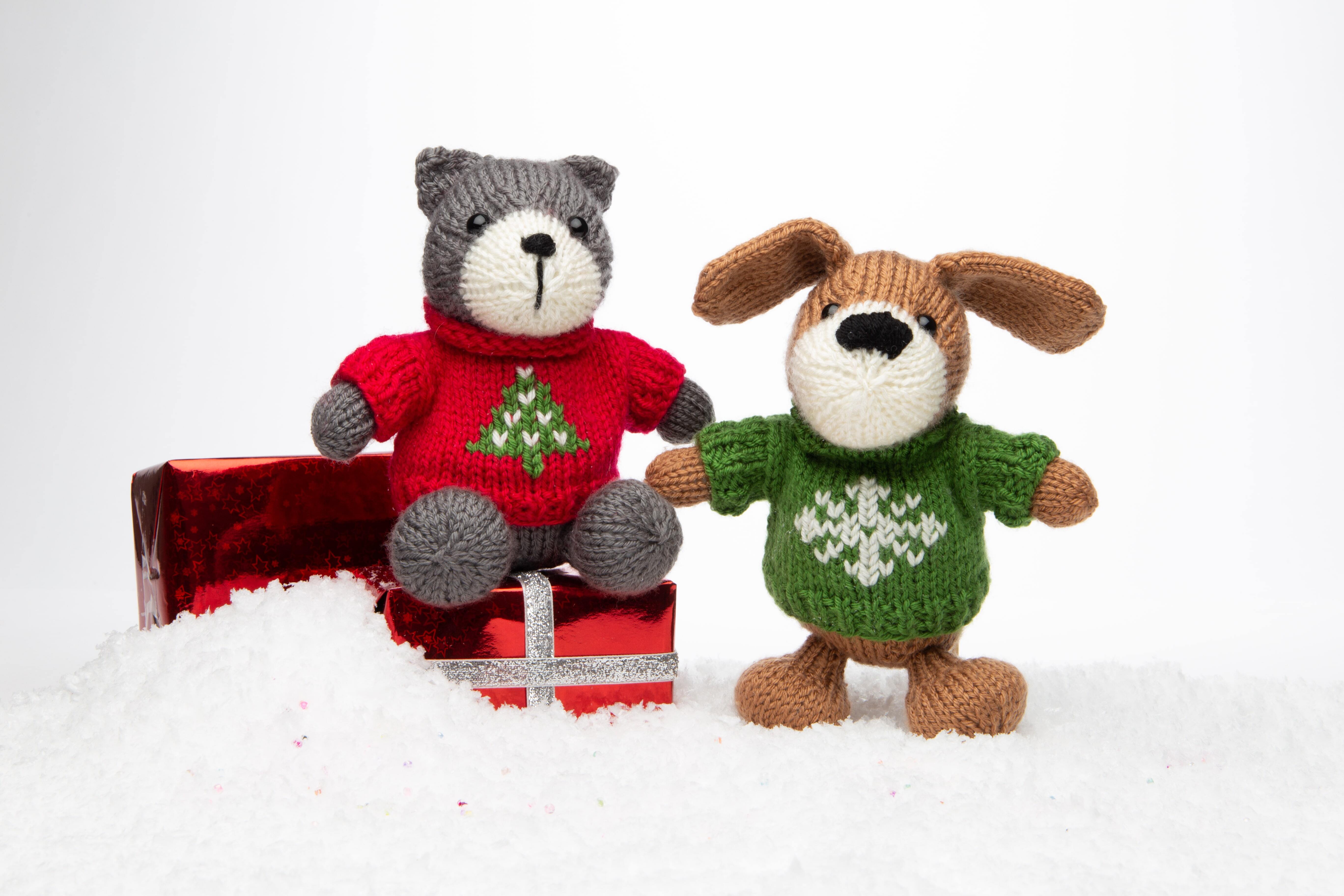 Deramores Christmas Pets Toy Knitting Pattern