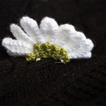 Deramores Daisy Brooch Decoration Crochet Pattern