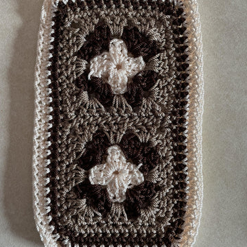 EASY Granny Square Phone Bag