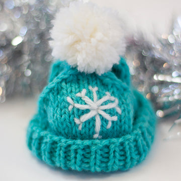 Universal Yarn Hubble the Winter Wolf Kit