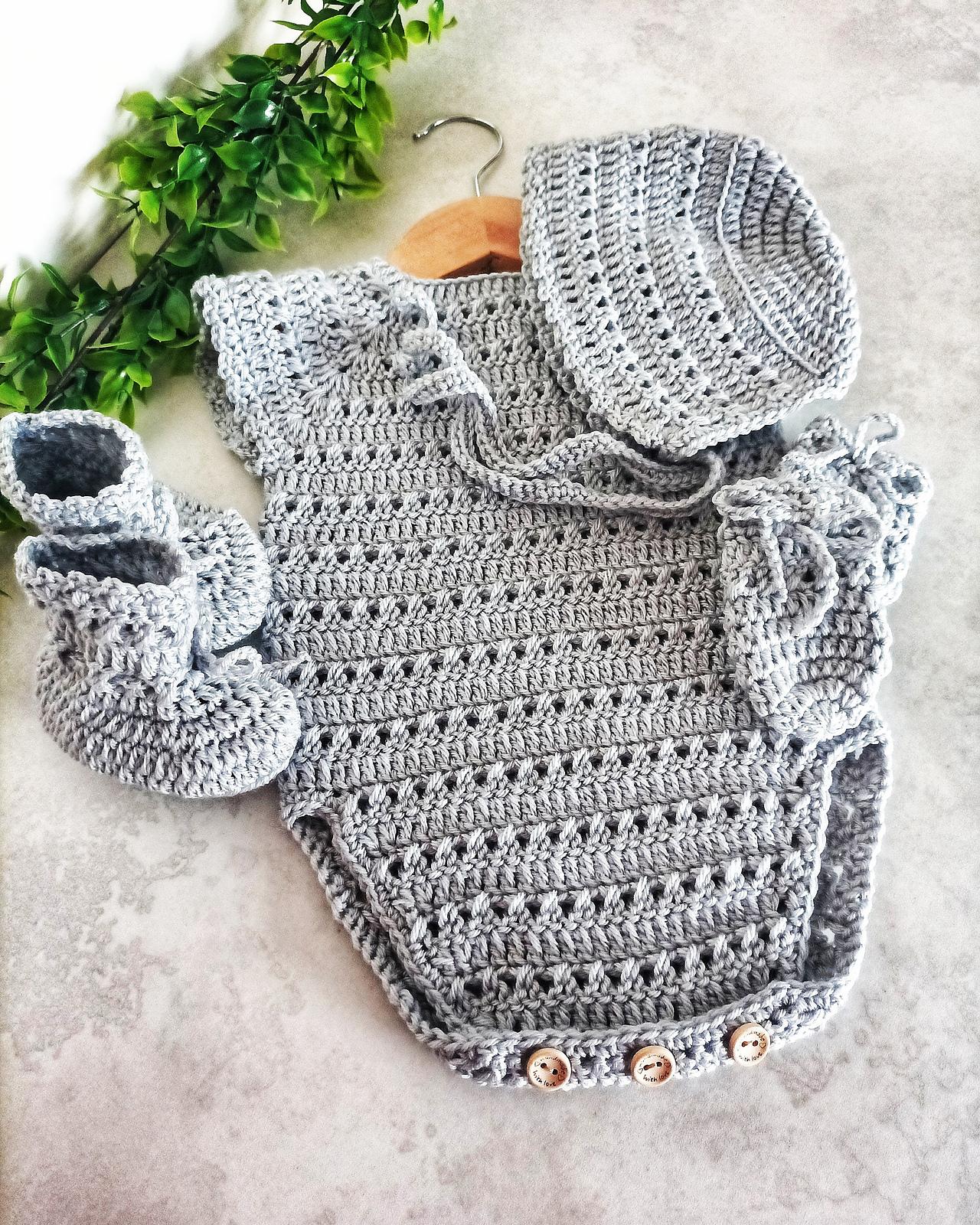 Elegant Bonnet Set