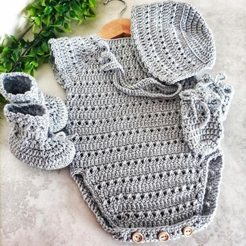 Elegant Bonnet Set