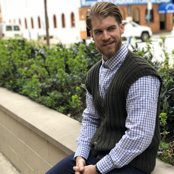 Plymouth Yarn 3334 Man's Cable Rib Vest PDF