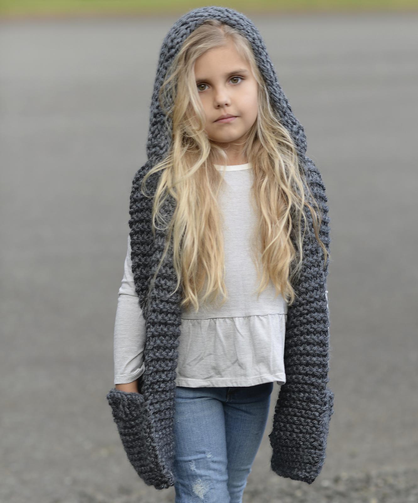 Tuft Hooded Scarf