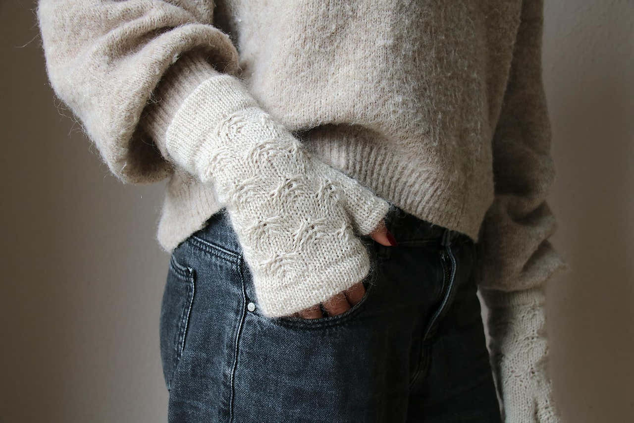 Underglow Mitts