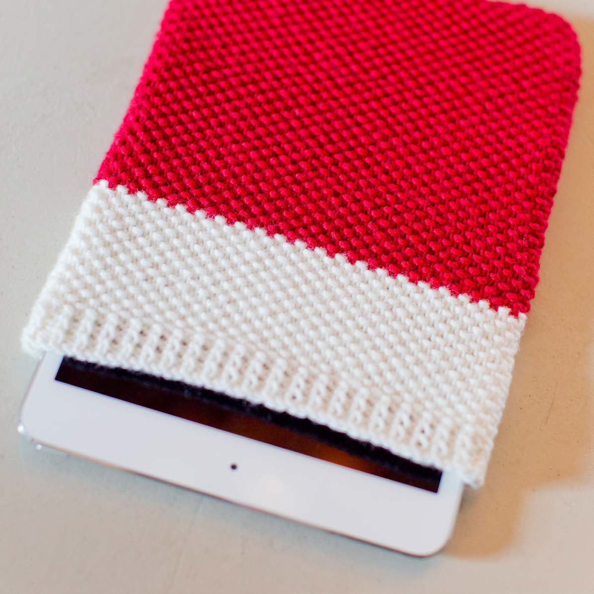 MillaMia Laholm Mini Tablet Case Knitting Pattern