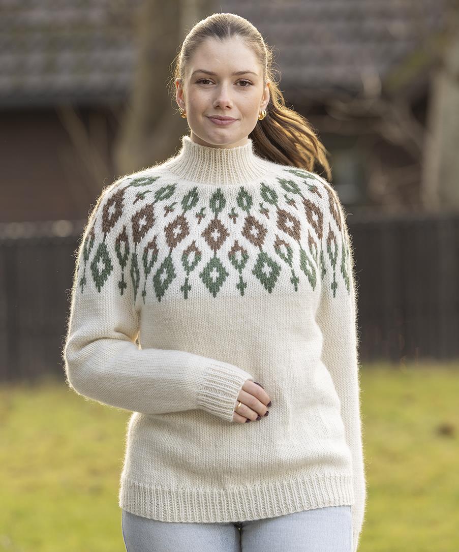 Runde Sweater In White in Viking Garn Viking Wool