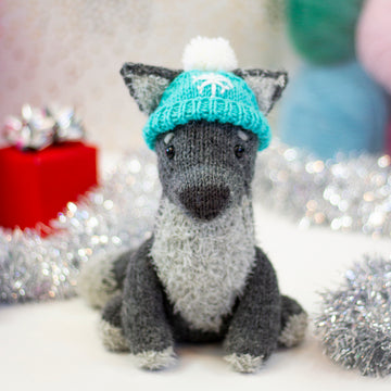 Universal Yarn Hubble the Winter Wolf Kit