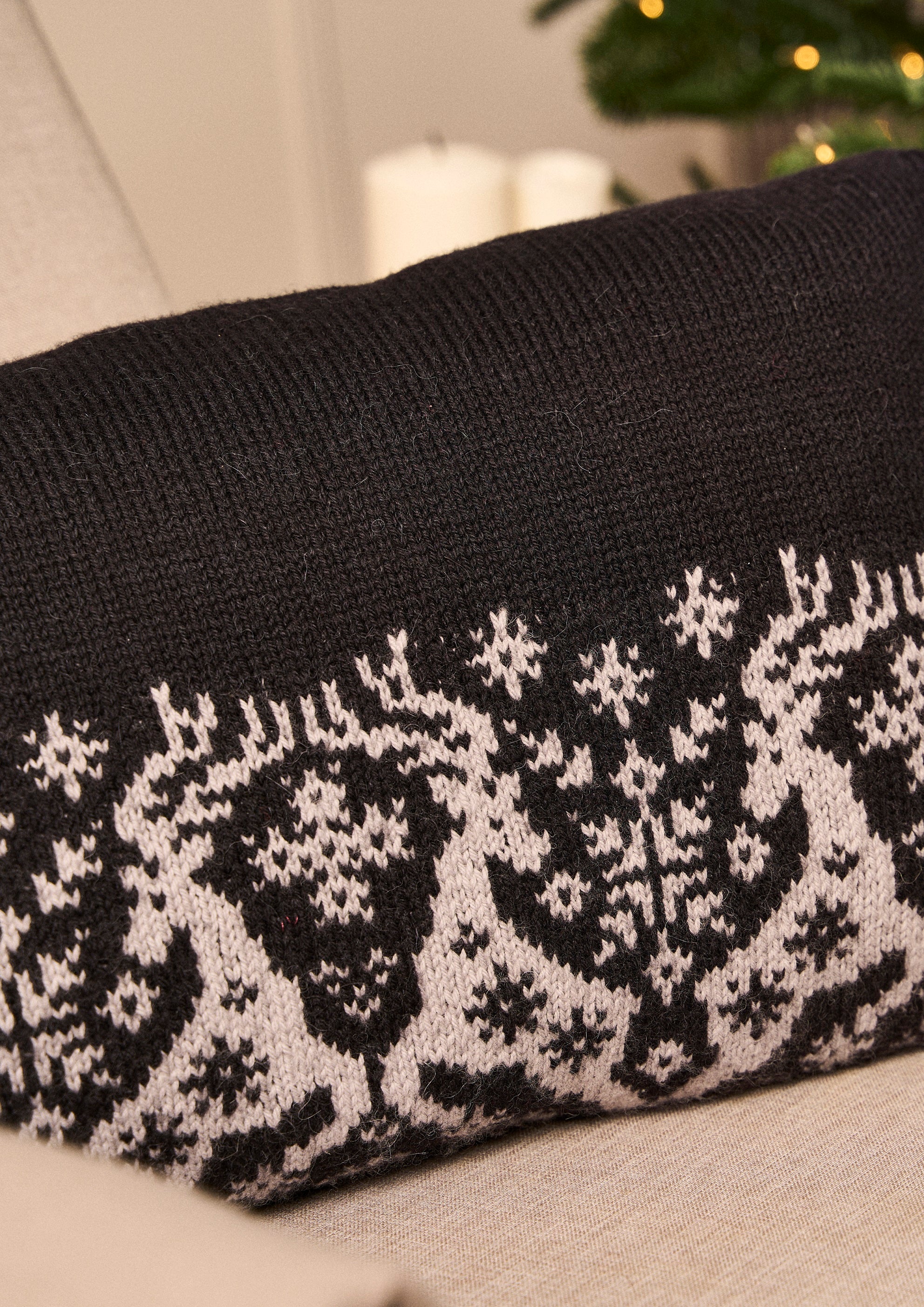 Dancing Raindeers Cushion Knitting Pattern