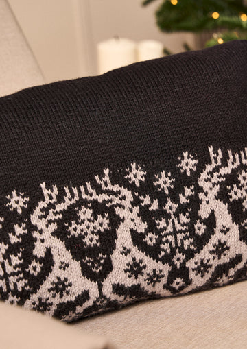 Dancing Raindeers Cushion Knitting Pattern