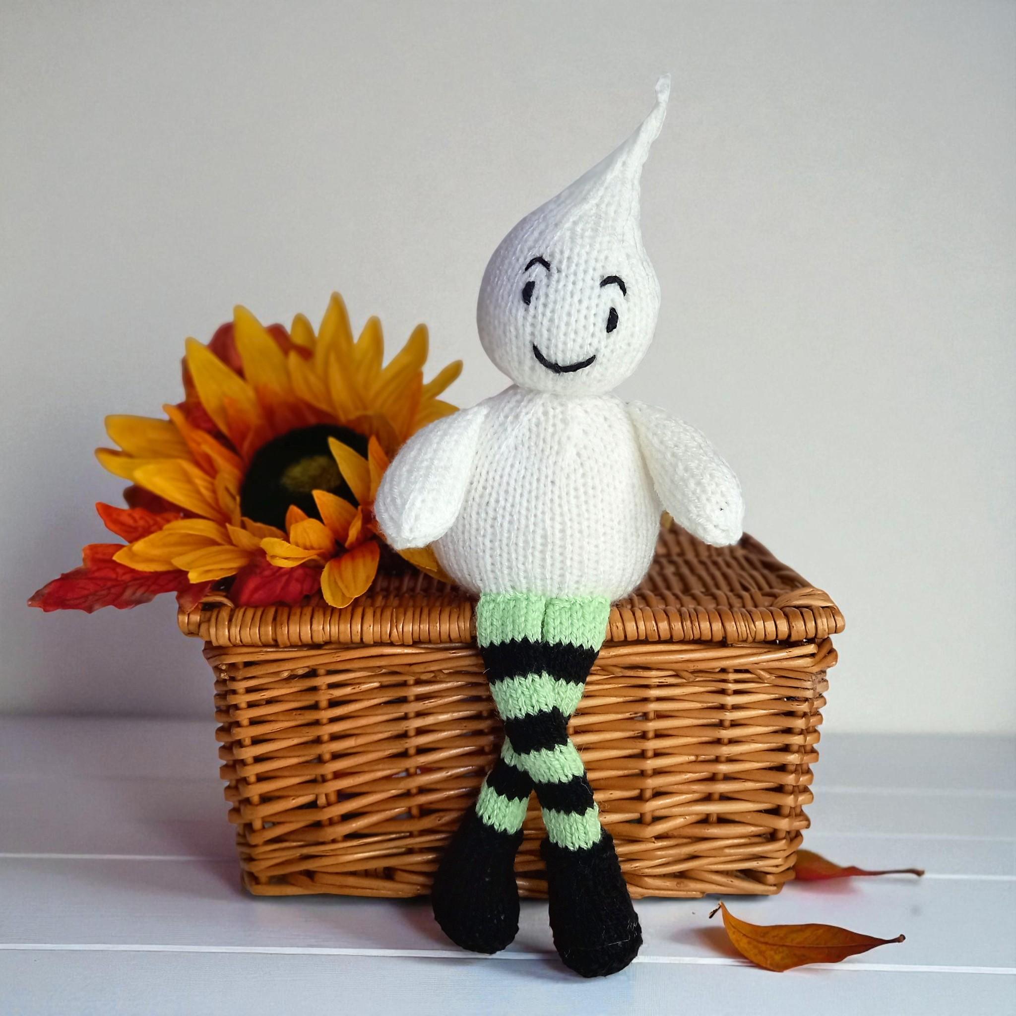 Ghost shelf sitter