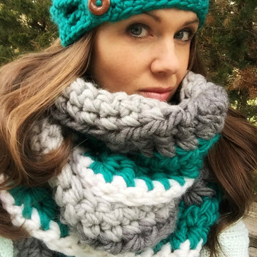 Bulky & Wavy Fringed Scarf