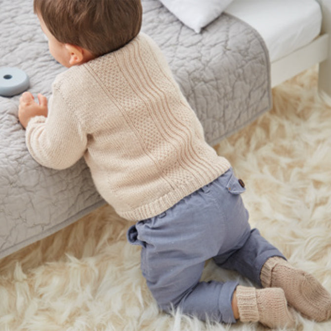 Sirdar 5302 Pullover and Socks in Snuggly 100% Merino PDF