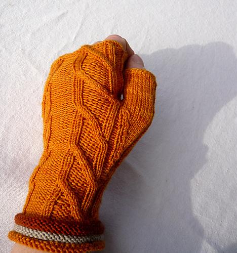 Fia (tip-to-cuff mitt)