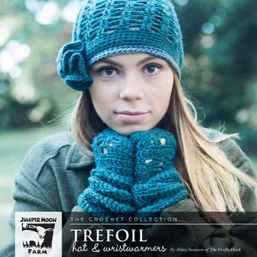 Trefoil Hat & Wristwarmers in Juniper Moon Farm Dromedary - J55-01 - PDF