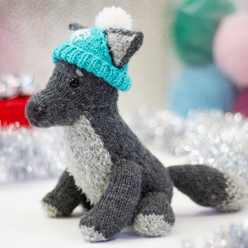 Universal Yarn Hubble the Winter Wolf Kit