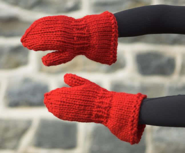 Buttoned Hat and Mittens Knitting Pattern