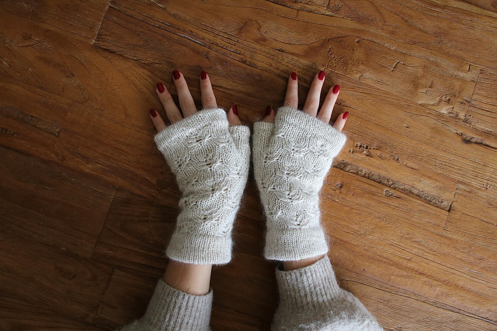 Underglow Mitts