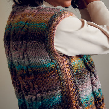 Sirdar 10717 Staghorn Fern Tabard PDF