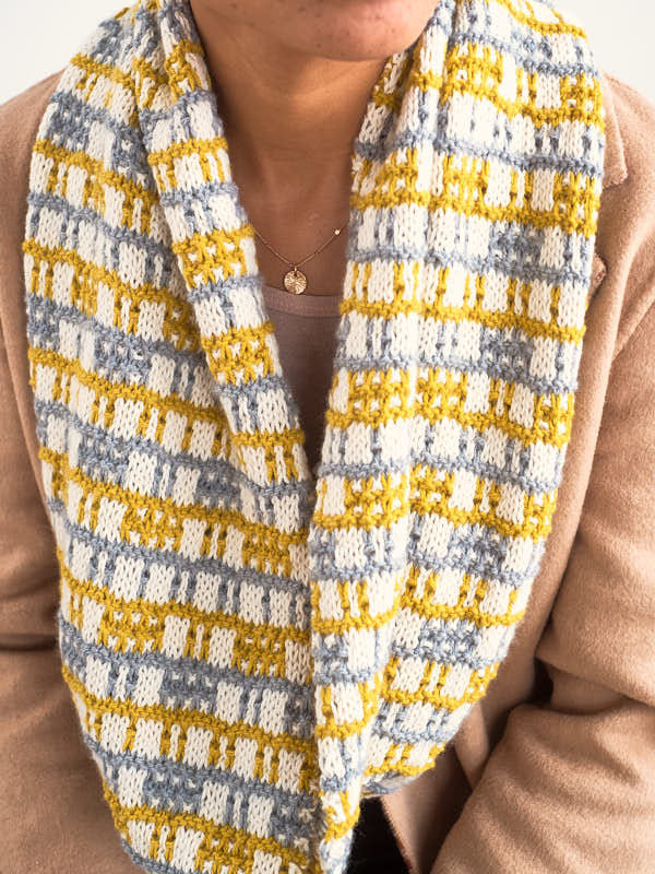 Kasiani Cowl Cushion Knitting Pattern