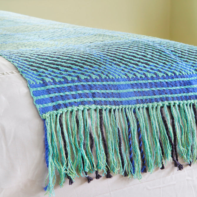 Valley Yarns #167 Op Art Bed Runner