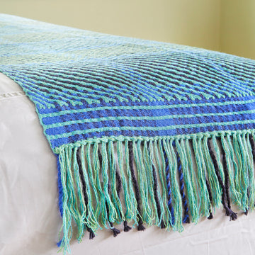 Valley Yarns #167 Op Art Bed Runner