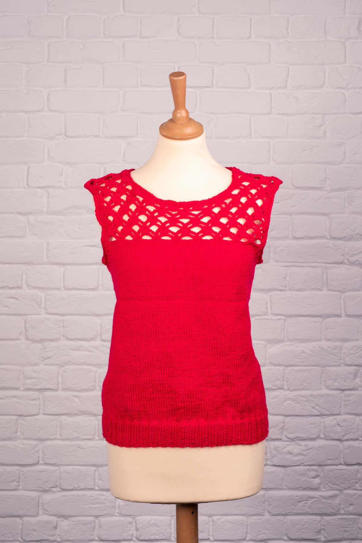 Deramores Ladies Sleeveless Top Crochet Pattern