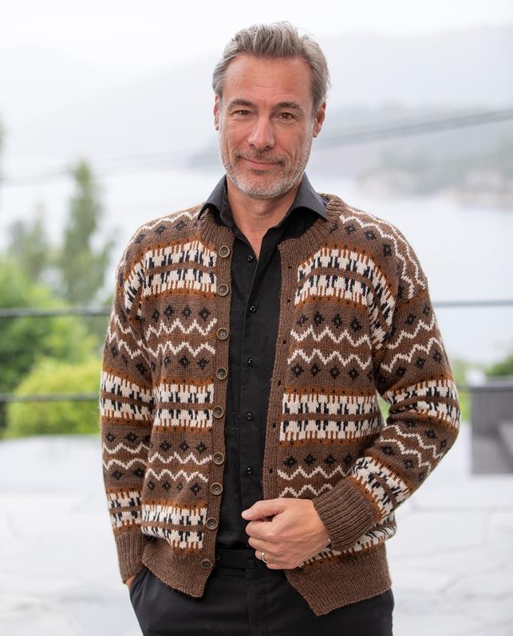 Tynnes Cardigan in Viking Garn Alpaca Storm