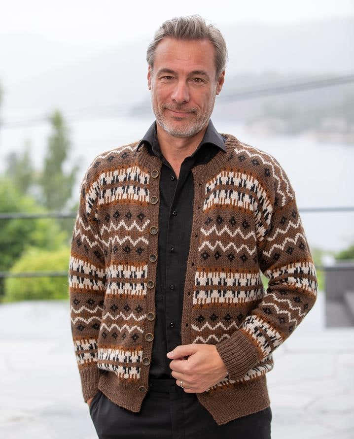 Tynnes Cardigan in Viking Garn Alpaca Storm