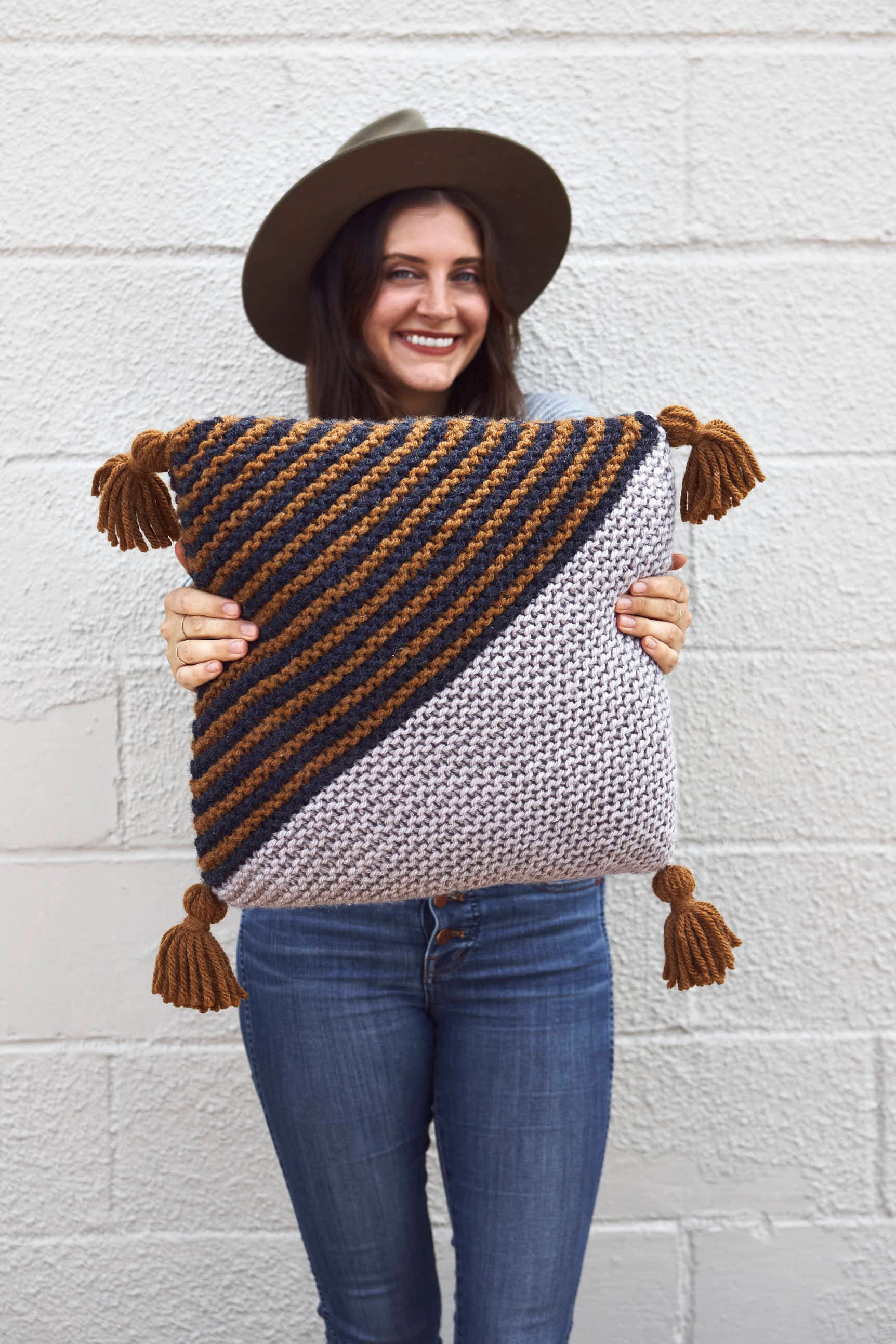 On the Bias Throw Pillow Cushion Knitting Pattern