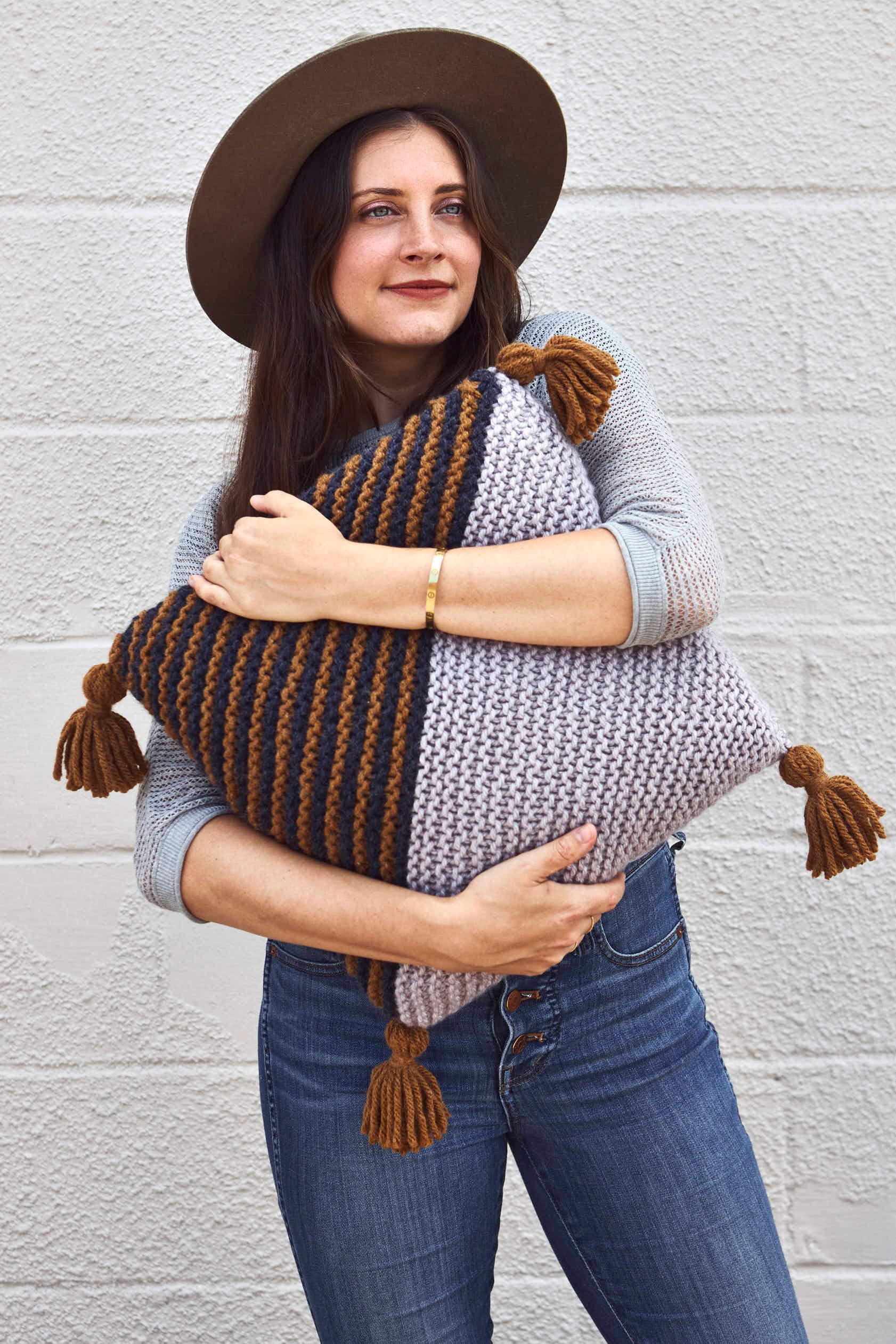On the Bias Throw Pillow Cushion Knitting Pattern
